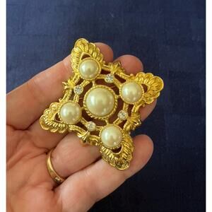 Vintage Avon Maltese Cross KJL design mens gold brooch with faux pearls